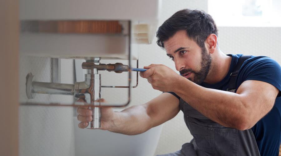 Professional water heater installation services in D Lo, MS